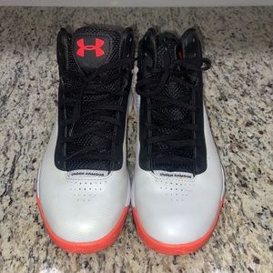 USED/GOOD CONDITION Under Armour sneakers